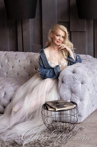 Vikkie, 42